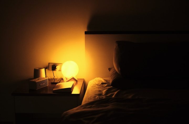 Photo Bedroom Table Lamp