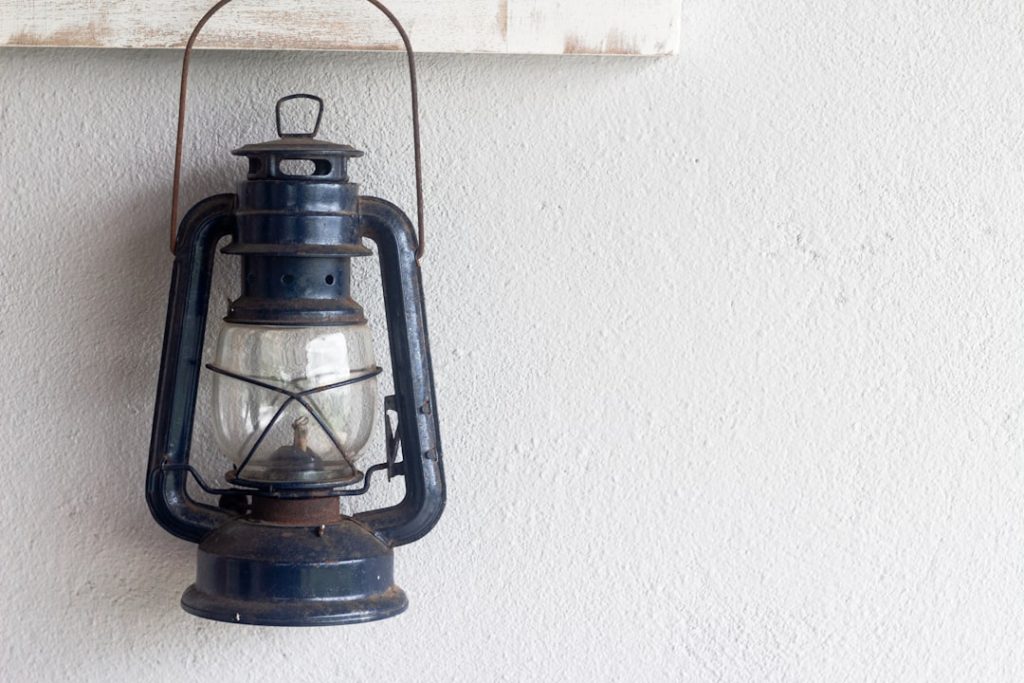 Photo vintage semi-flush mount lamp